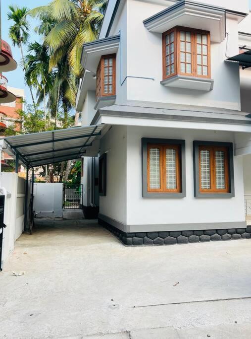 Home In Guruvayur-3 Bedroom Dış mekan fotoğraf