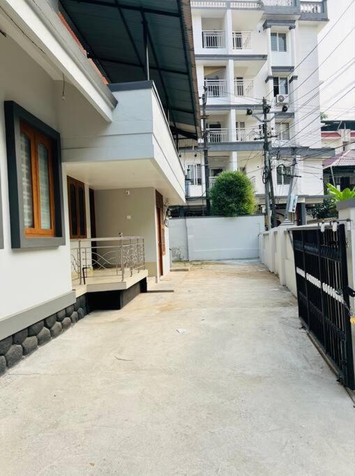 Home In Guruvayur-3 Bedroom Dış mekan fotoğraf